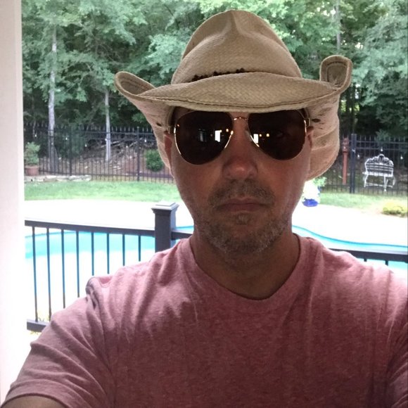 Meet your Posher, Chad - Picture 1 of 1